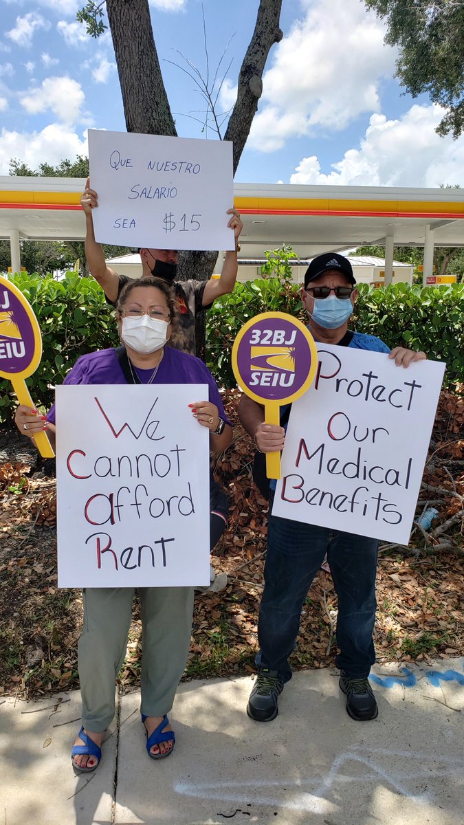 32BJFlorida's tweet photo. Janitors at Nova University, employed by @EncompassOnsite earn as low as $11.20 &amp; have to use personal time for covid. We're fighting for a fair contract:
✅Protects union health benefits
✅Living Wages 
✅Lifesaving benefits like + PTO
When we fight we win!💪🏾 #JusticeforJanitors https://t.co/NMoKJsETdW