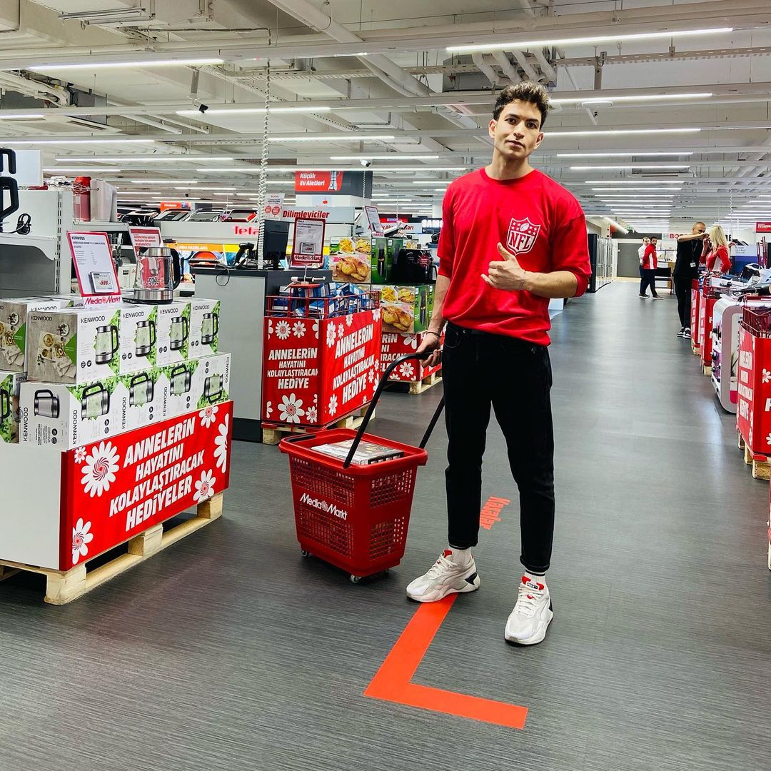 İYİKİ VARSIN BAÇ <a href="/Berkalicatall04/">Berk Ali Çatal</a>