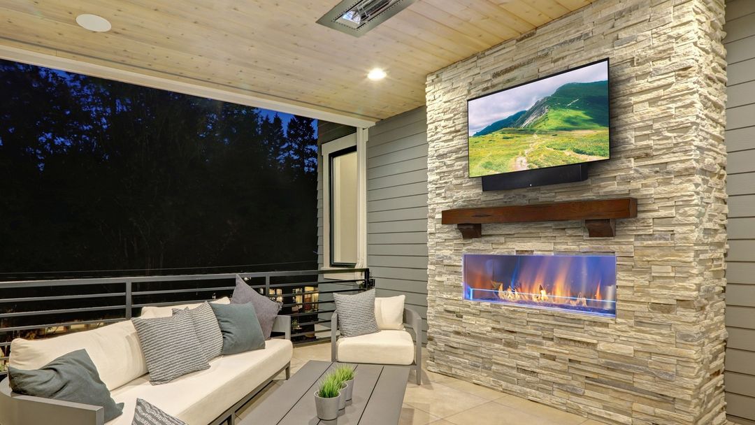 We are 😍-ing this outdoor living space.

✨ Cozy fireplace
✨ Mounted TV
✨ Unrivaled sound system
✨ Radiant heater
✨ Perfect lighting 

Not a single cord to be seen. All seamlessly integrated.