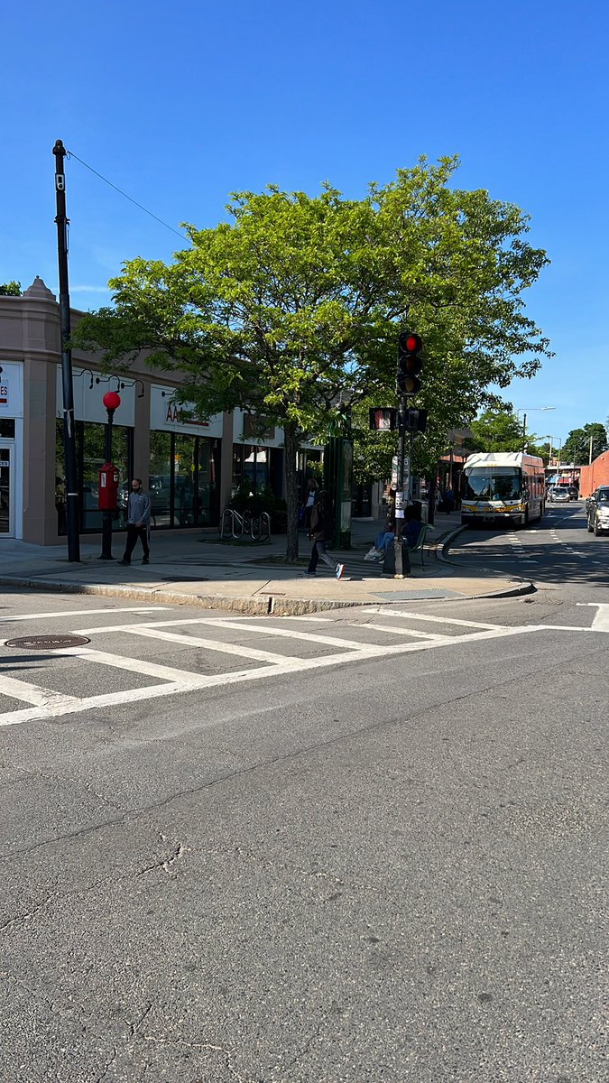 MeesterZee's tweet photo. @02130News @JP_CentreSouth @JPGazette any idea why these benches - there were once 3 - were never replaced? @BOS311 https://t.co/6IRGIIIXAZ
