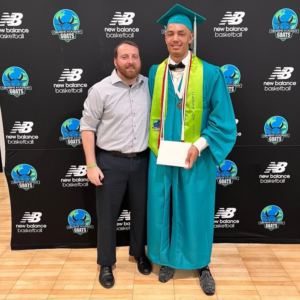 CoachRespass's tweet photo. This is why I Coach! Seeing these guys graduate &amp; move on to college is what it’s about!

12 Seniors in Combine Regional &amp; Global w 5 of them committed to schools, 3 close to committing, 2 looking at International schools &amp; 2 looking at the possibility of PG

FAMILY

@CombineMbb https://t.co/zGAVKHkwR8