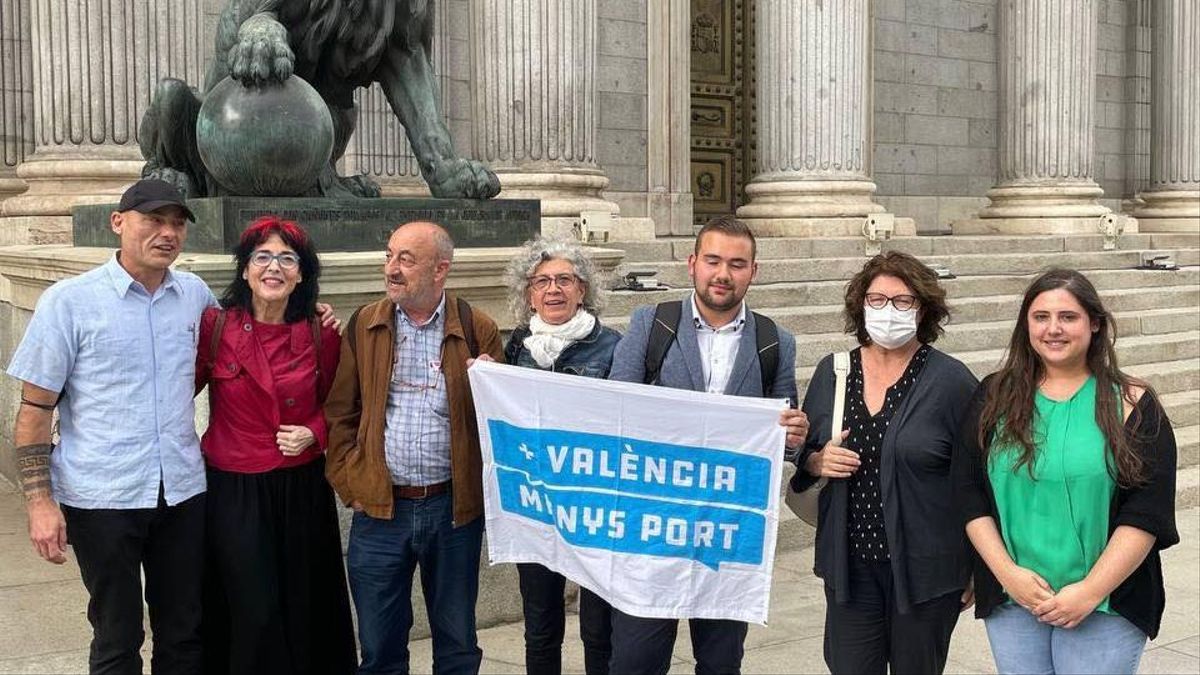 Compromís recuerda la oposición de González Pons a la ampliación del Puerto de València y el PSOE se alinea con la derecha eldiario.es/1_89a481?utm_c…