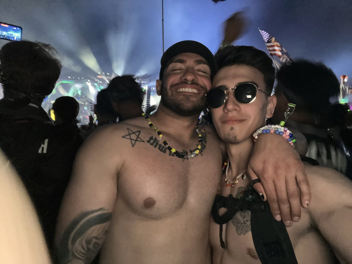 adxmcito's tweet image. Another EDC full of love and memories with my man.