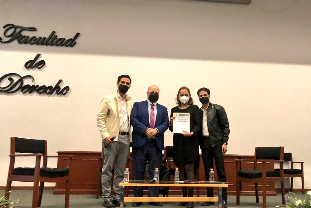 fernandomerlo98's tweet photo. Fue un gusto recibir en la prestigiada Facultad de Derecho @UaemexDerecho a mi muy querida Diputada Federal @AnaLiliaHerrera ¡Gracias por escuchar a las jóvenes y legislar para nosotros!. 👊🏻 https://t.co/nQg5PL1BCL