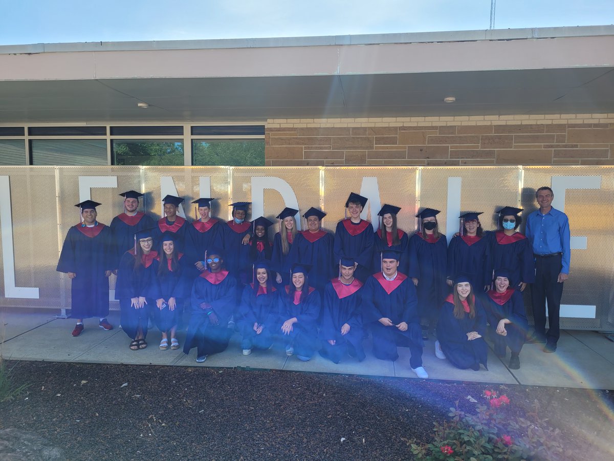 Glendale alumni from the Truman Class of 2022 showing their Eagle Pride! <a href="/GlendaleElemISD/">Glendale Elementary School</a> <a href="/THSPatriots/">THSPatriots</a> #ISDStrong