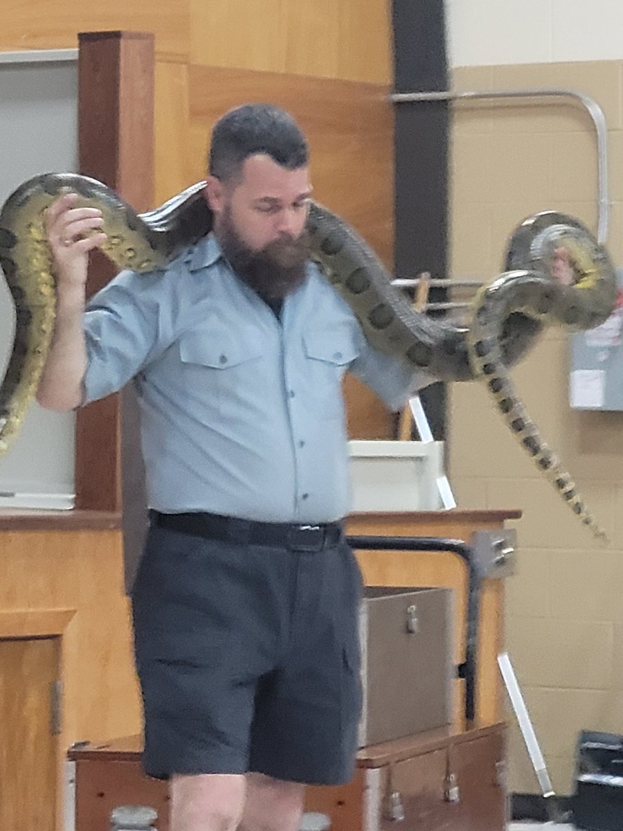 Thank you Alexander PTA for an amazing assembly today! #ReptileWorld <a href="/HTSD_Alexander/">Alexander Elementary School</a> <a href="/WeAreHTSD/">WeAreHTSD</a>