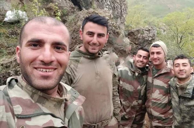 muzeyyenkaya's tweet photo. Pençe Kilit Operasyonu bölgesinde teröristlerin alçak saldırısı sonucu şehit olan  askerlerimize Allah'tan rahmet, kederli aileleri ve sevenlerine sabır ve başsağlığı diliyorum.
#sehidimizvar https://t.co/0tNGdmjHgi