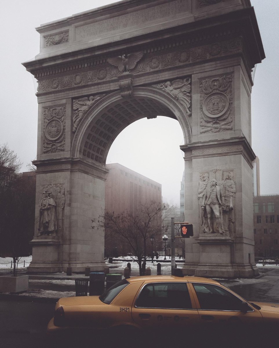 CKriegsheim's tweet photo. Strolling 🚶��♂️through the rainy 🌧 streets of NYC.
#rain #weather #NYC #photographer #photography #photographylovers #PhotoOfTheDay #streetphotography https://t.co/YwvPEF7EiL