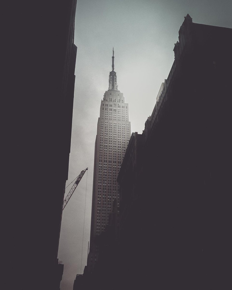 CKriegsheim's tweet photo. Strolling 🚶��♂️through the rainy 🌧 streets of NYC.
#rain #weather #NYC #photographer #photography #photographylovers #PhotoOfTheDay #streetphotography https://t.co/YwvPEF7EiL