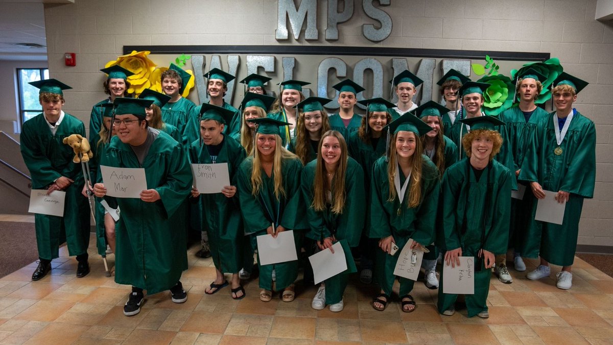 MillardPS's tweet image. The class of 2022 took a trip down memory lane with one final lap of their elementary schools. #MPS22Grad
For more photos: 
mpsomaha.org/about/district…