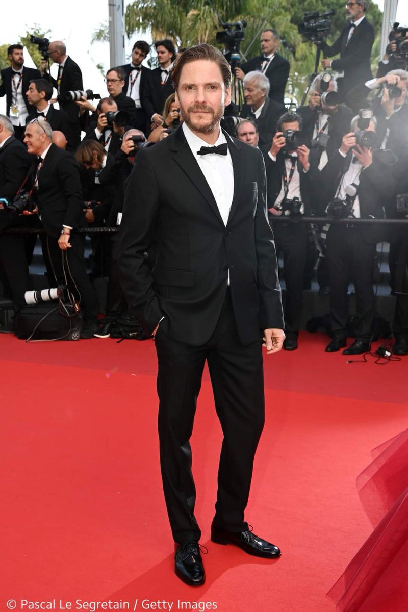 Alfombra roja para el acto especial en el Grand Théâtre Lumière por el 75 Aniversario del Festival de Cannes

#DanielBrühl

Día 8🌴
#Cannes2022 #CannesFilmFestival2022
#cannes2022redcarpet
