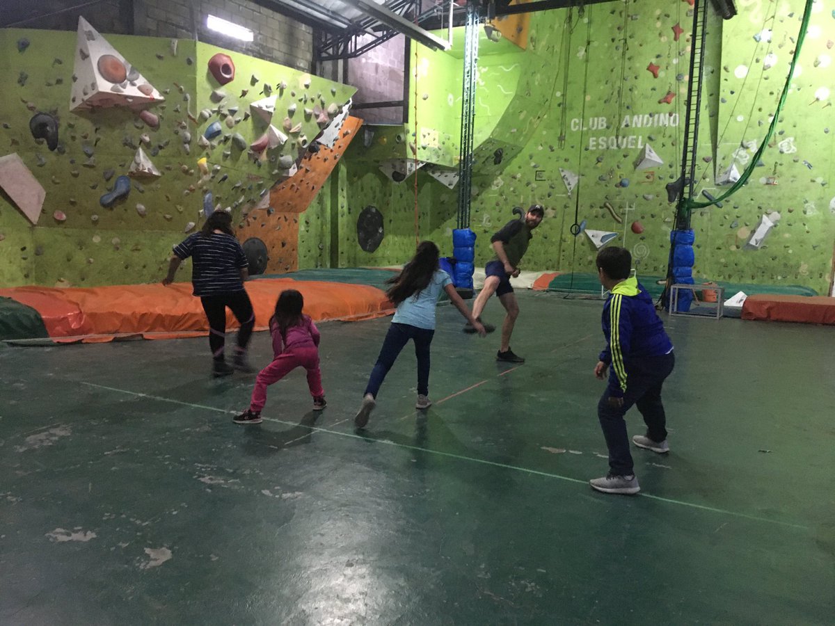 AndinoEsquel's tweet photo. Escalada Deportiva con niños de diferentes escuelas de Esquel! Programa EDA💪🏻💪🏻💪🏻 https://t.co/MIrda1RrG4