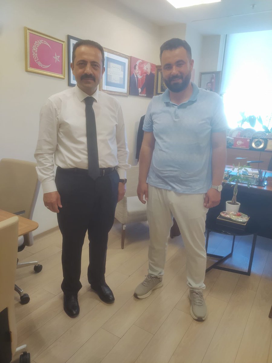 Değerli agabeyim Dr.Avşar Beyi makamında ziyaret ettim.İlgi ve alakalarından ötürü teşekkür ederim.Var olasın Avşar Beyi…