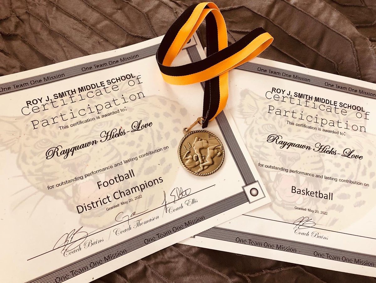 RayquawnLove's tweet photo. What A Time To Be Alive 🙌🏾 Accomplished So Much In What I Would Sum Up To Be A Magnificent 8th Grade Year 🤙🏾🎗We Won The Championship In 🏈 🏆 Successful Basketball Season 🏀 A/B Honor Roll Student All Year &amp; Was Named Defensive Player Of The Year 🏈🏅 https://t.co/10vsoroOjM
