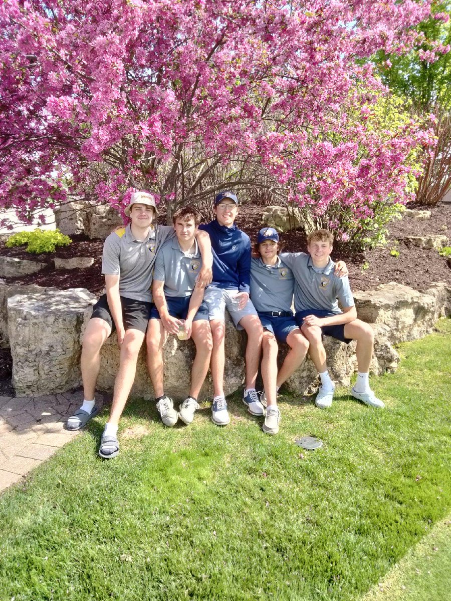 RFHSboysgolf's tweet photo. On to Sections! 3rd overall. Matt 74. Trey 76. Ethan 83. Jacob 84. Will 84. https://t.co/qsIR2B2vWL