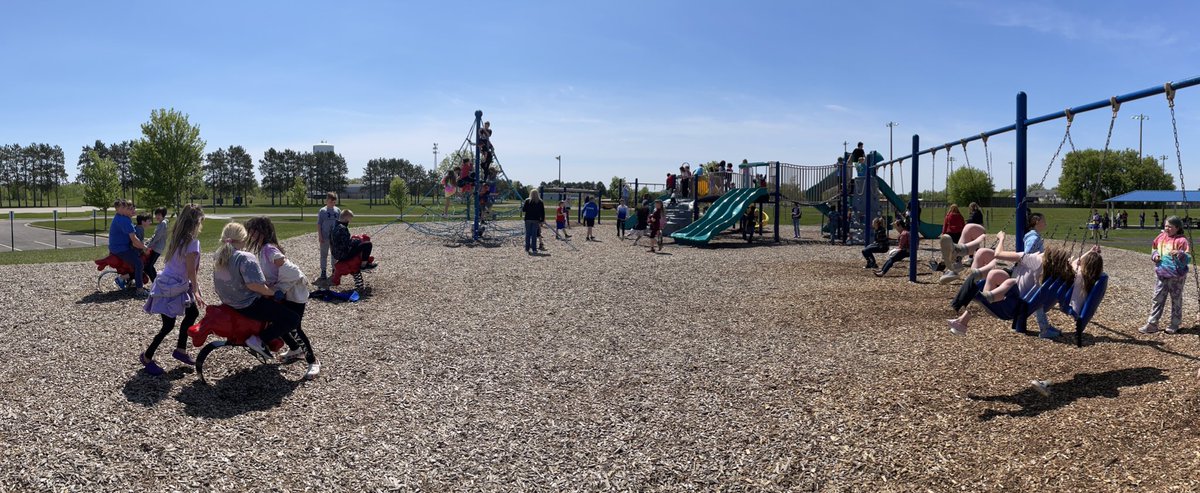 SFAS3_4Grade's tweet photo. Our 3rd, 4th, and 5th grade students had a blast at the Cambridge GTI Theatre and Bluebird Park! Thanks to the theater for supporting our students, and thanks to @CountyIsanti for the beautiful place to have a picnic lunch and extended recess. @iissfas #SFAS #beautifulday https://t.co/7mX44wa18z
