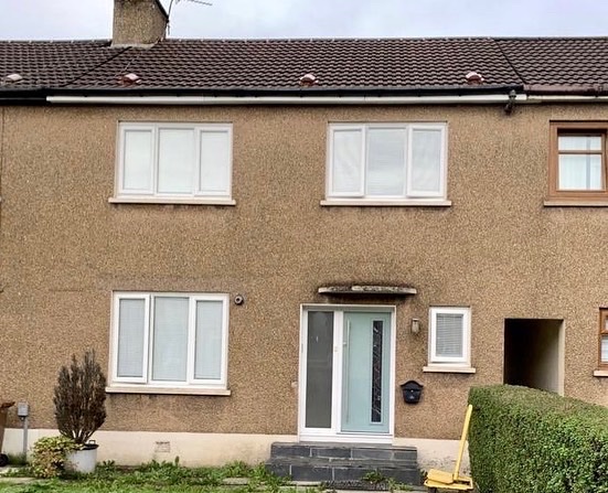 LomondImproves's tweet photo. Swipe >>>
for a Transformation 🔥 

Look at this half &amp; half roughcasting smooth render! 🤩

We have a huge selection of colours! Keep the outside of your home looking fresh in time for the summer nights 🏡☀️ https://t.co/z0GtCqR8Tj