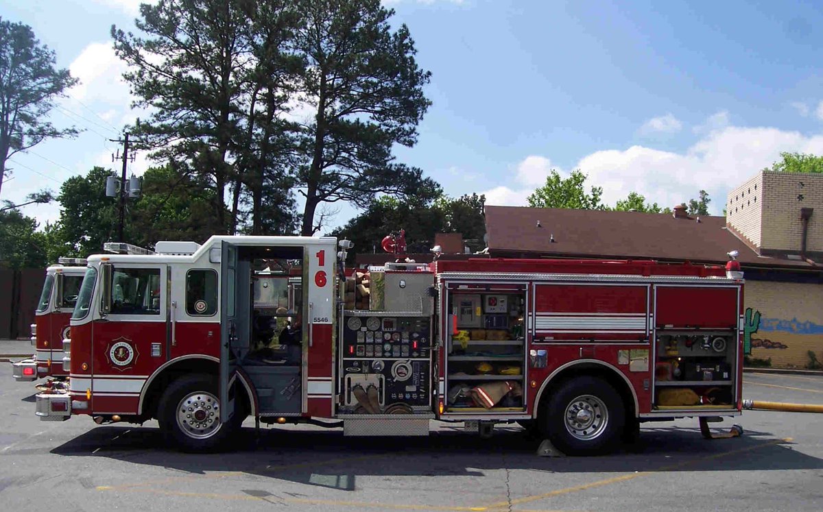 ffshifflett's tweet photo. Cobb County Fire #engine16 #fire #gafire https://t.co/HKDnFqWGIH