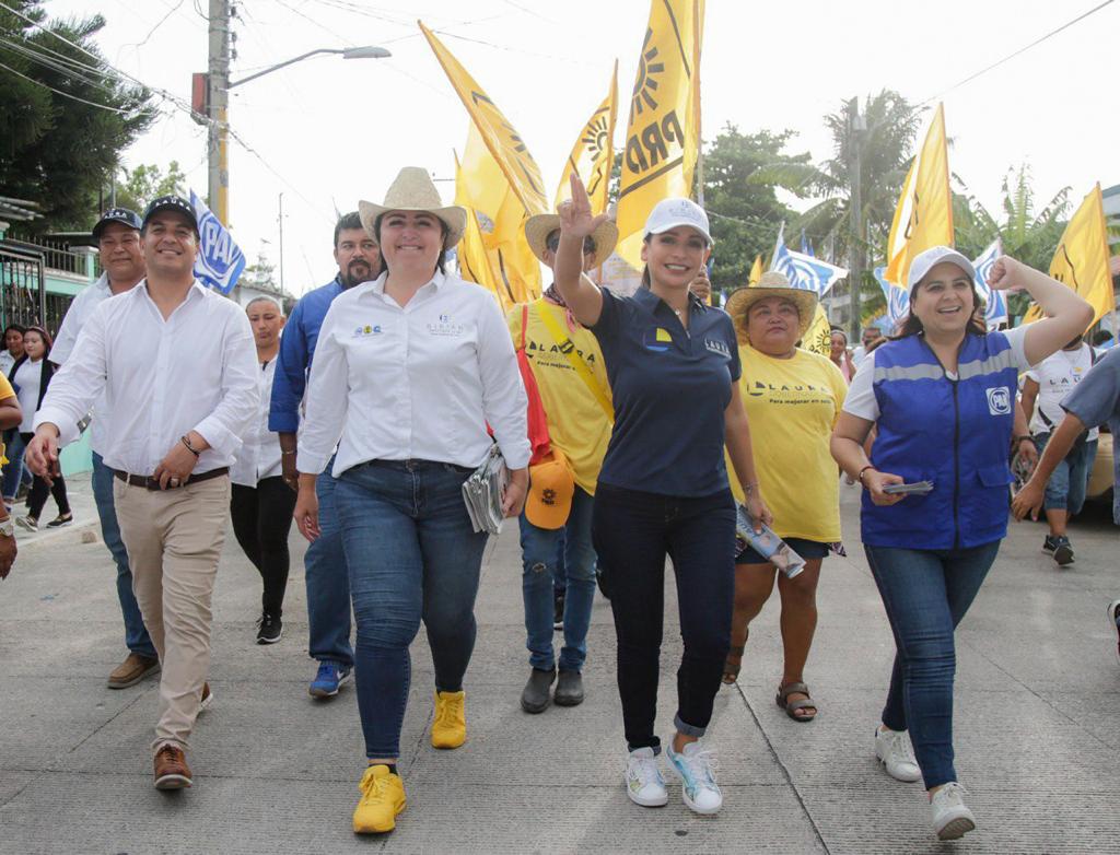 Seguimos tocando puertas, dando la cara a las y los vecinos de #Cancún y todo el #Distrito6, con nuestra candidata <a href="/BibianCastillo/">Bibian Castillo</a> y el Senador <a href="/damianzepeda/">Damián Zepeda</a>. Esta campaña crece con la suma de voluntades, en alegría y entrega por #QuintanaRoo. ¡El 5 de junio salgamos a votar!🗳