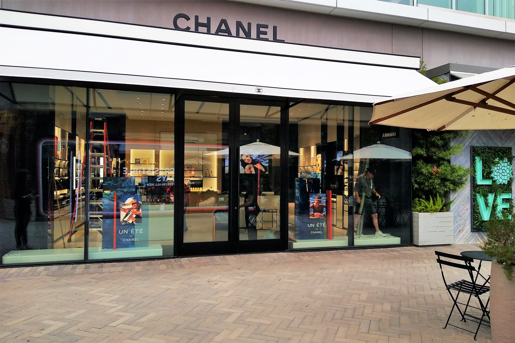 Gabriel Hernandez Photography on X: Chanel #5 anyone? The new CHANEL  Fragrance & Beauty Boutique at Westfield UTC Mall just opened.  #gabrielhernandezphotography, #professionalportrait,   / X