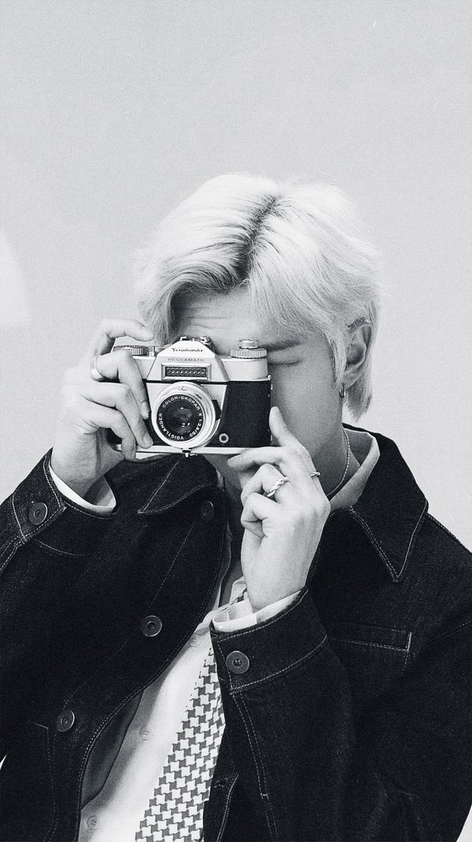 hourlytayjoon's tweet photo. 📸📸
#남준 #TaylorSwift #방탄소년단 #BTS #방탄소년단 #Butter #Bangswift #tayjoon https://t.co/S0AYgbxuUl
