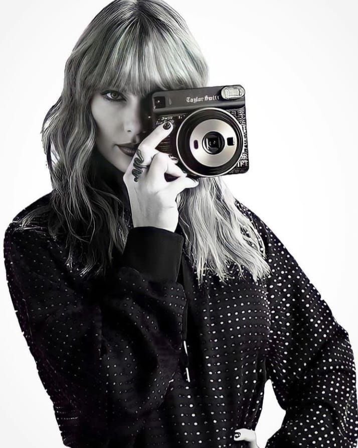 hourlytayjoon's tweet photo. 📸📸
#남준 #TaylorSwift #방탄소년단 #BTS #방탄소년단 #Butter #Bangswift #tayjoon https://t.co/S0AYgbxuUl