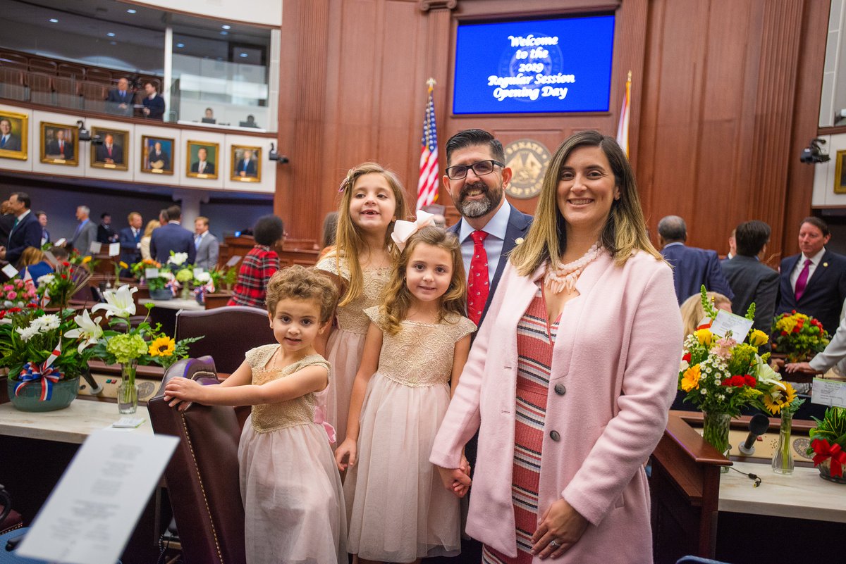 FLSenate's tweet photo. Today we honor the service of @SenMannyDiazJr - Thank you Senator Diaz! https://t.co/3d5eL0Eo8s