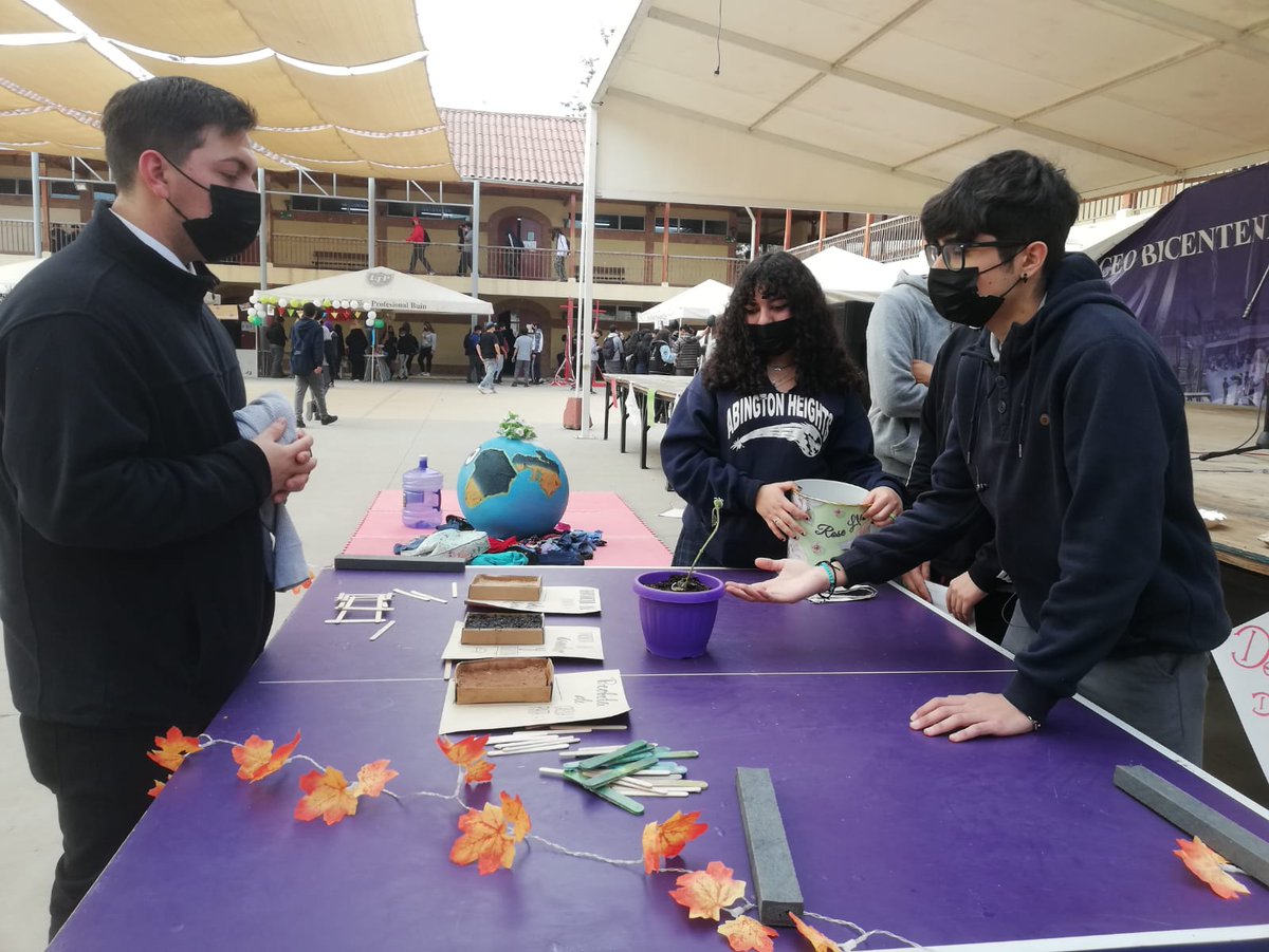 ING2030UTEM's tweet photo. Hoy tuvimos la oportunidad de visitar la feria sobre Cambio Climático organizada por el Liceo Bicentenario de Buin, donde nos encontramos con muchas iniciativas interesantes y estudiantes sumamente motivados.

Gracias por la invitación!!😃
@utem #buin #CambioClimatico https://t.co/1nW5xQRkb3