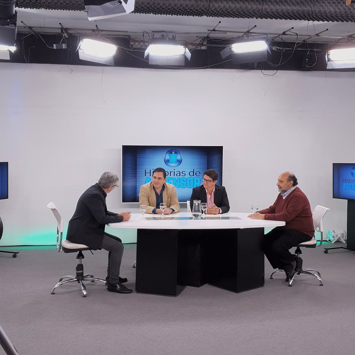 HDAscensor's tweet photo. SEGUROS 🆘 

📺 Los últimos dos programas estuvieron dedicados a los seguros. Por eso recibimos la visita de expertos como el Dr. Juan Martín Luciani, Marcos Sterkovsky y el Dr. Martín Redoni. 

❓¿De qué les gustaría que hablemos en los próximos programas? https://t.co/JLVOGtGGpq