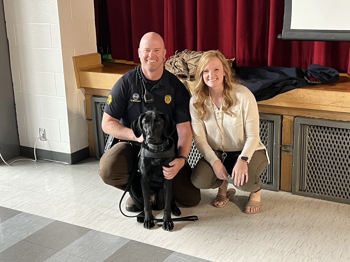 Hensley5thgrade's tweet photo. 5th/6th grade Career Day was a success! 👏🏻 Thanks to everyone who came to share about their job! And a special thanks to my brother and his sidekick Haven. 🐶 @S_Greenfield7 @Meyer1Abbey @OverlandPark_PD #warriorscreate https://t.co/gqrhaFvcFZ