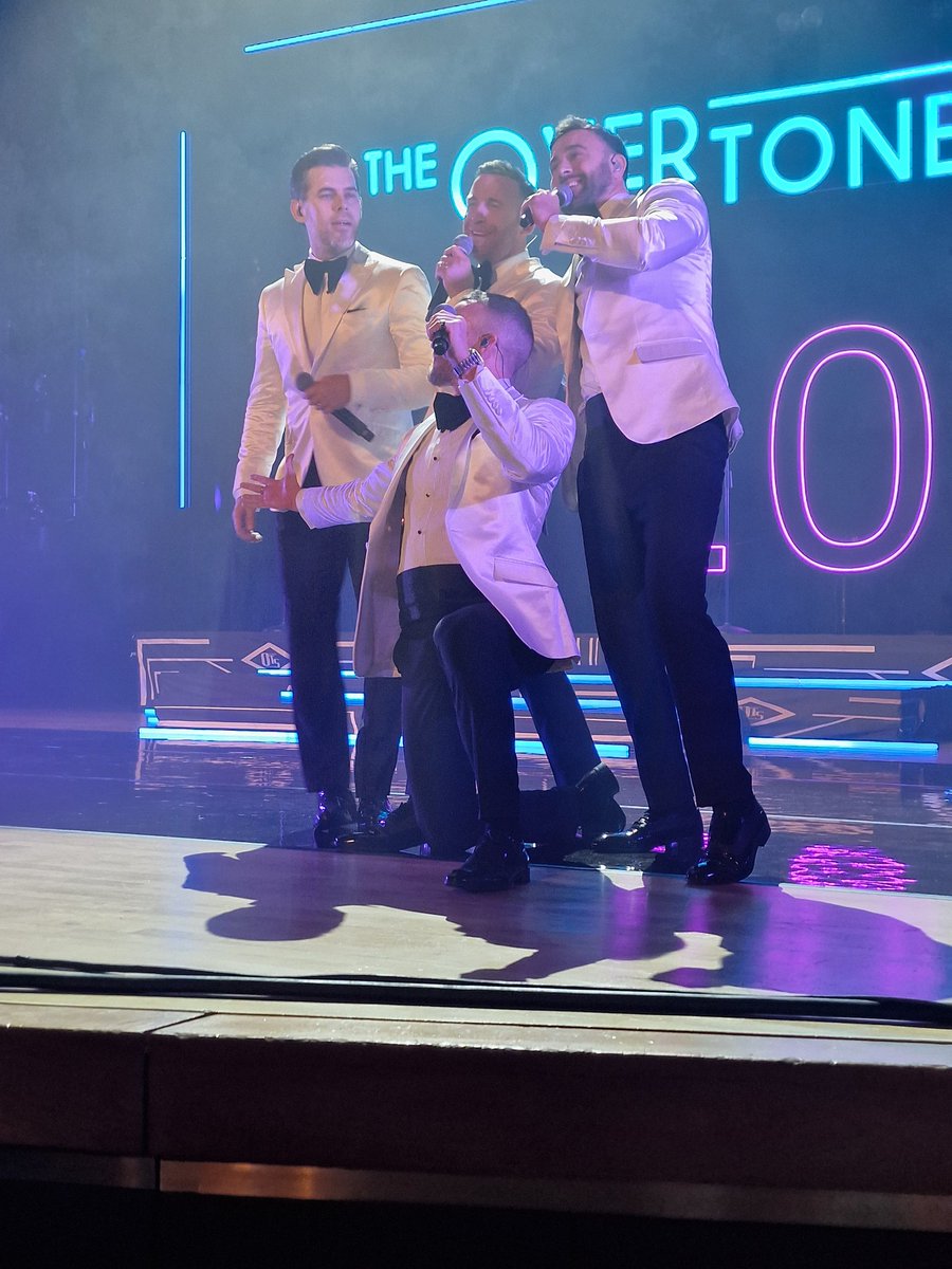 MelFrench28's tweet photo. Thank you so much @the_overtones tonight was phenomenal. Ronan enjoyed his first concert very much. https://t.co/lLG1GZPIcs
