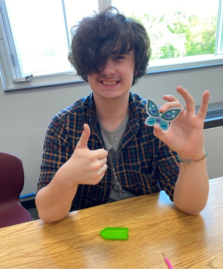 CentralCSD's tweet image. Central students made paint with diamonds key chains in today’s “Find Your Zen” session!