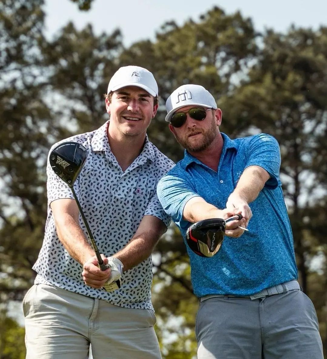 drownyourmemory's tweet photo. ⛳️🏌‍♂️ • If Cole isn't on stage you can find him on a ✨️Golf Course✨️

🔄: @coleswindell 
🔖#coleswindell #coleswindellfan #Stereotype #downtoearthtour #somehabbits #aintworththewiskey #downtothebartour #downtoearth #imgonnalether #loveyoutolate #countryradio #countrymusic https://t.co/CjHPGlSst9