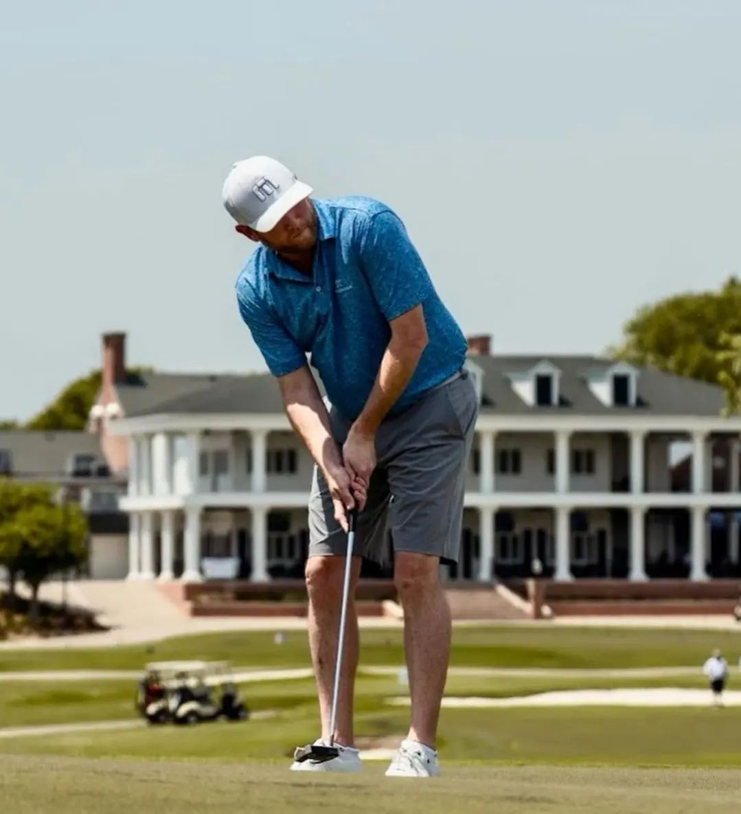 drownyourmemory's tweet photo. ⛳️🏌‍♂️ • If Cole isn't on stage you can find him on a ✨️Golf Course✨️

🔄: @coleswindell 
🔖#coleswindell #coleswindellfan #Stereotype #downtoearthtour #somehabbits #aintworththewiskey #downtothebartour #downtoearth #imgonnalether #loveyoutolate #countryradio #countrymusic https://t.co/CjHPGlSst9