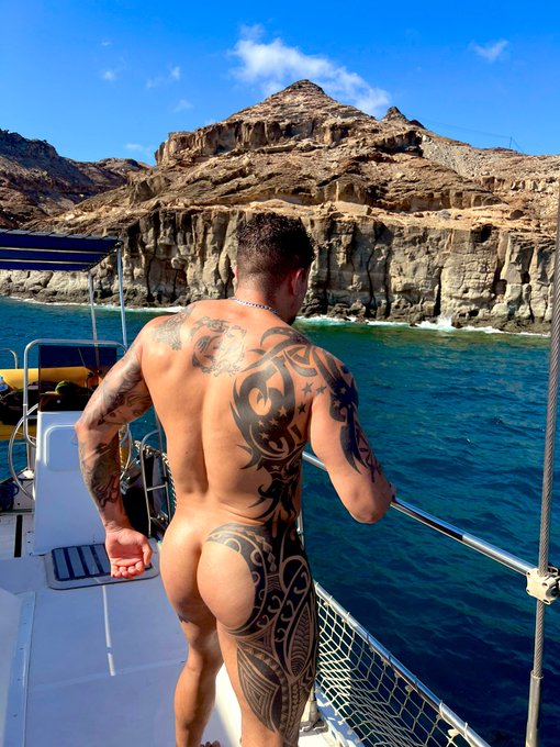 #nakedbeach my. https://t.co/7gIzZmtsHW https://t.co/VoKhfPXb06