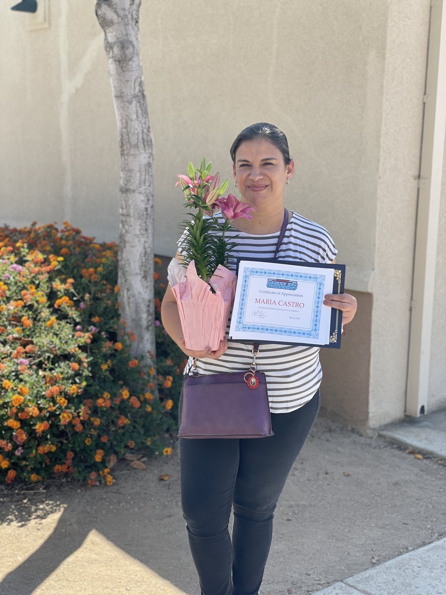 Today was our last ELAC meeting for the year. Big thank you to Mrs. Castro (ELAC President ) that has been part of our Victoriano community for the last 10 years. You will be greatly missed! We appreciate your support and participation! @VictorianoElem2 @VVUSD_Family @VVUSD_EL