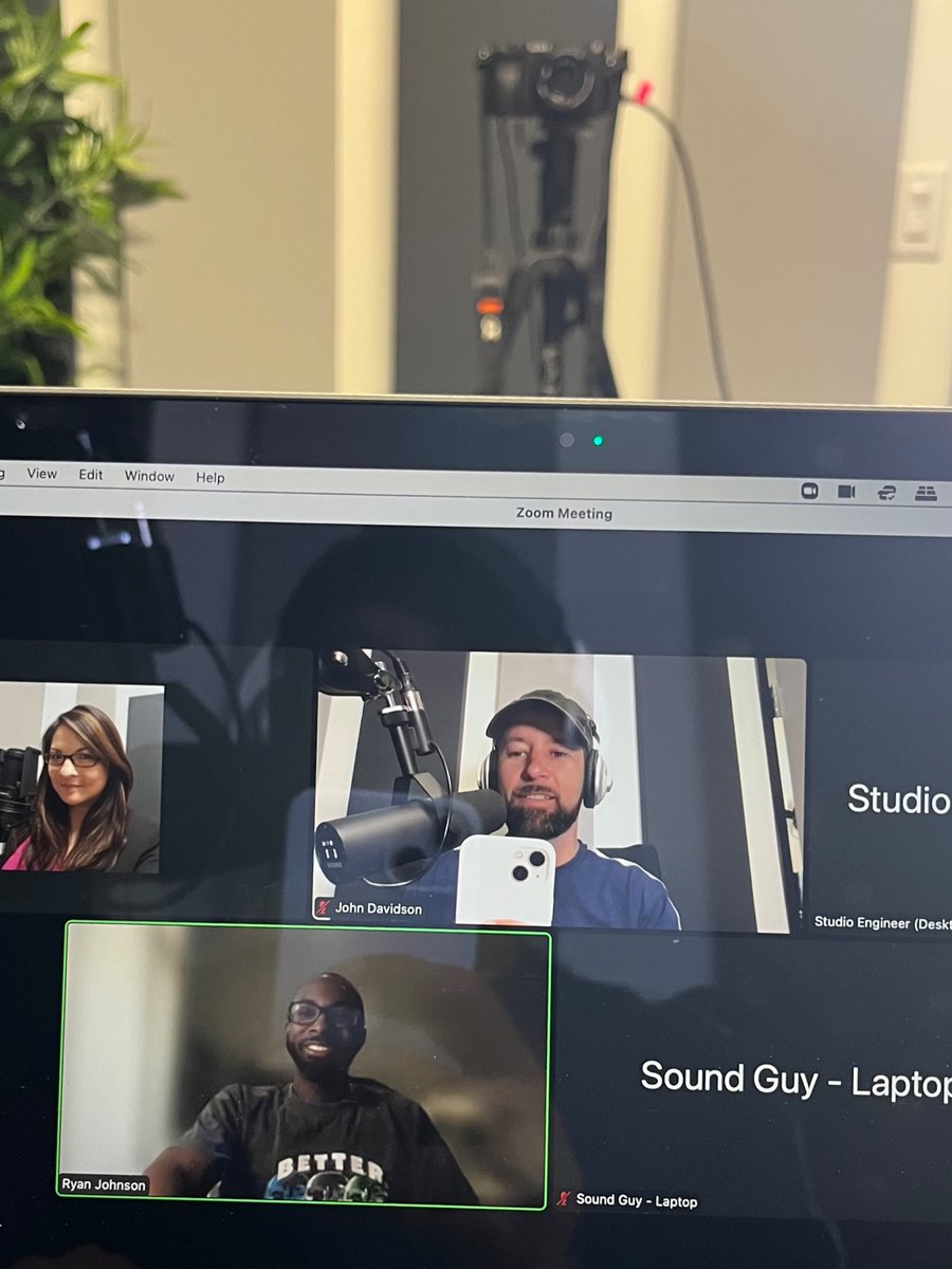 Productive afternoon recording two new @dlcdrop podcasts with <a href="/jvarg1990/">JV 🔜 NYCC</a> <a href="/PandaGlobal/">Panda</a> and <a href="/ryanranitup/">ryan</a> <a href="/cxmmunity/">Cxmmunity</a> 

Episodes dropping soon ⬇️🔥