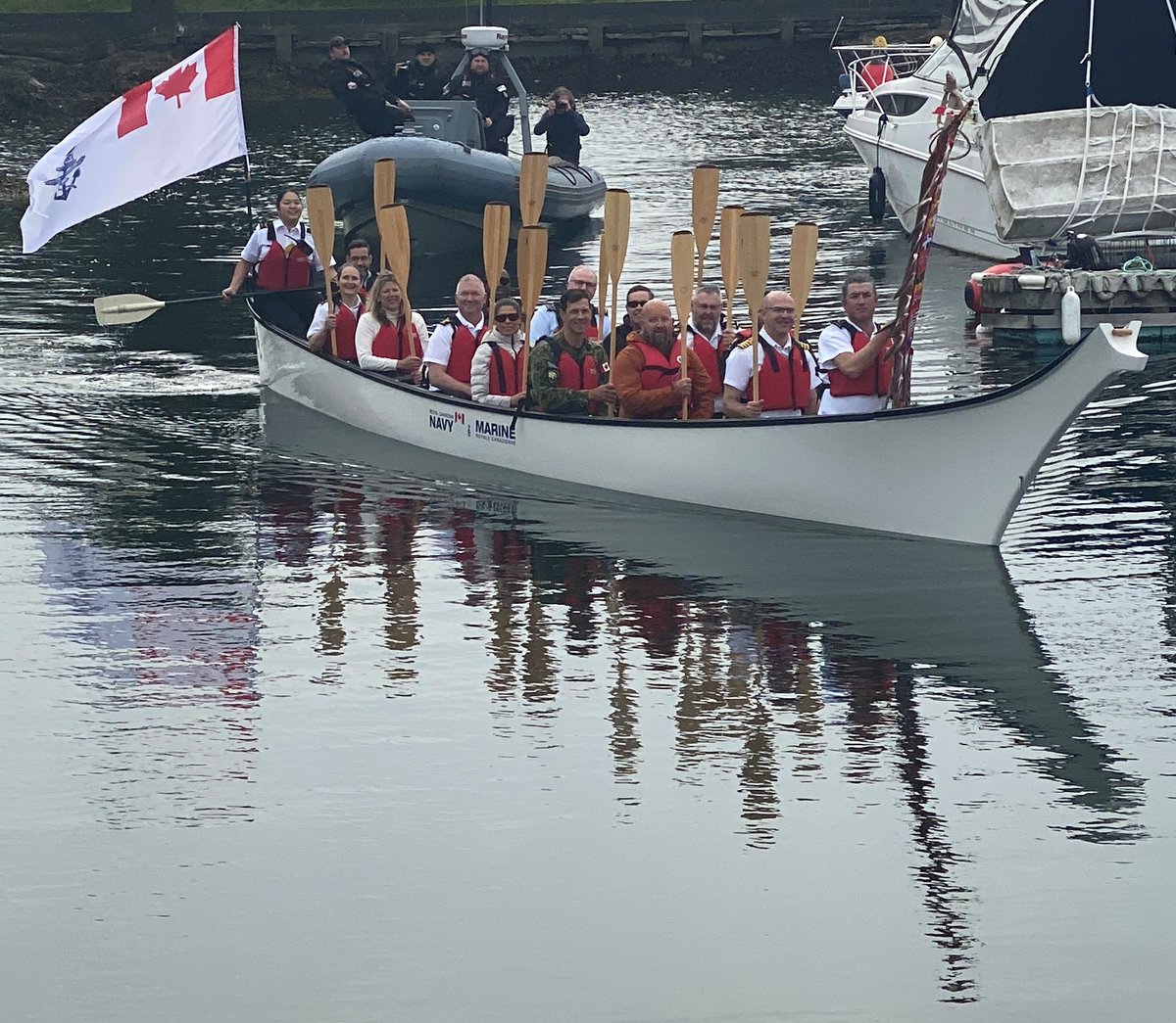 Today members of the #DefenceAboriginalAdvisoryGroup and some special visitors went out around Berens Island to celebrate the start of #IndigenousAwarenessWeek. #SameCanoeSameSun #DAAG #CFBEsqSupports #IAW