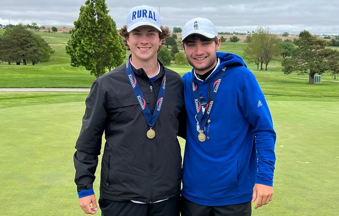 TopsportsN's tweet photo. Luke Leonetti, @GilesFrederick3 finish sixth and seventh individually in Class 6A state golf, leading @RuralGolf to fifth-place team finish. ...
https://t.co/jV9l9HpWkq… https://t.co/Lq84QI4X3A