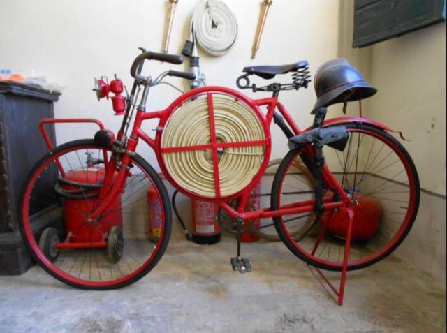 Alas al exilio estar تويتر \ Rincón Curioso على تويتر: "La bici que salvaba vidas 🚲 Bicicleta  de bombero 1905 https://t.co/KLKjiPKn9G"