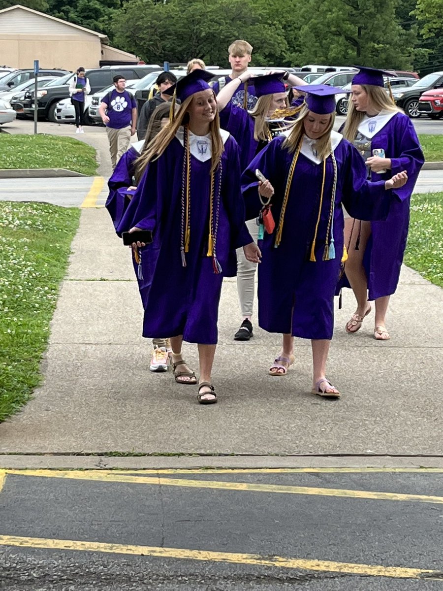 Amanda_Nokes's tweet photo. A sea of 💜&amp;💛🐅 arriving for the Parade of Graduates through all BCS schools. The c/o ‘22 has been the #BHSBEST What. A. Year. https://t.co/ksriJpqinD