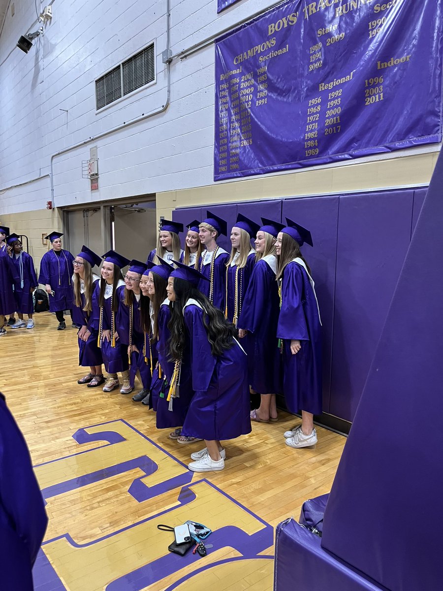 Amanda_Nokes's tweet photo. A sea of 💜&amp;💛🐅 arriving for the Parade of Graduates through all BCS schools. The c/o ‘22 has been the #BHSBEST What. A. Year. https://t.co/ksriJpqinD
