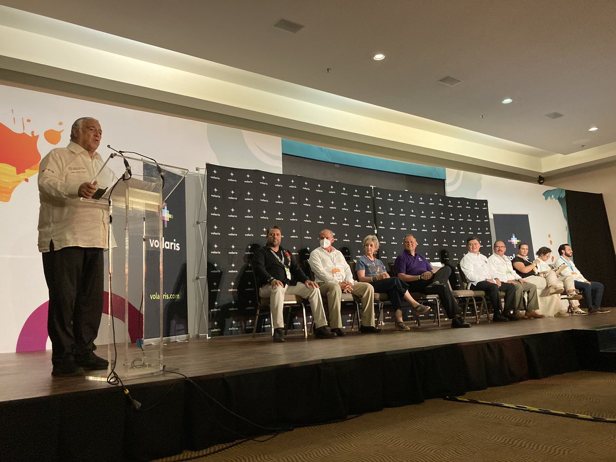 kikebeltranena's tweet photo. Con el objetivo de distribuir la capacidad en la zona metropolitana de CDMX, hoy anunciamos la estrategia en NLU y TLC con 16 nuevas rutas. Gracias por acompañarnos @TorrucoTurismo @Marcelaglezs @JuanCRiveraC @Mich_fridman @bernardo_cueto @rocio_lancaster https://t.co/YlOXdpVKiw
