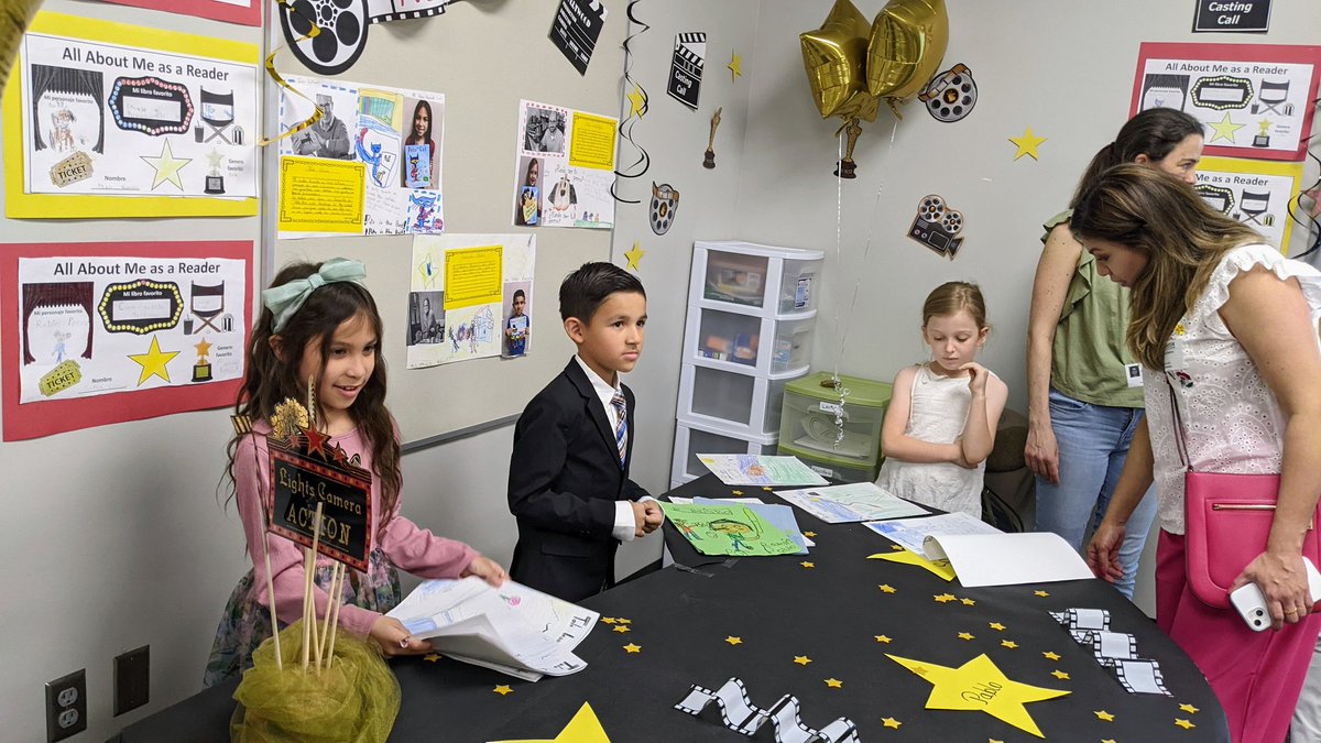 arsiluck's tweet photo. Unforgettable EOY Celebration 🥳🎉
My Star Writers 💜🍿⭐
#fielderpride https://t.co/Dfm97drKqV