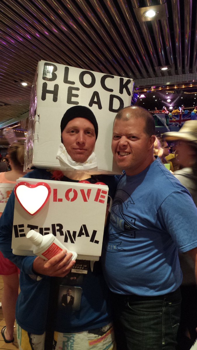 barebass75's tweet photo. @markporternkotb @NKOTB @DonnieWahlberg @dannywood @JonathanRKnight @joeymcintyre Things I love about Porter, his ability to theme dress and those amazing hugs!!! Happy birthday #blockbro https://t.co/3vzXu9vNmZ