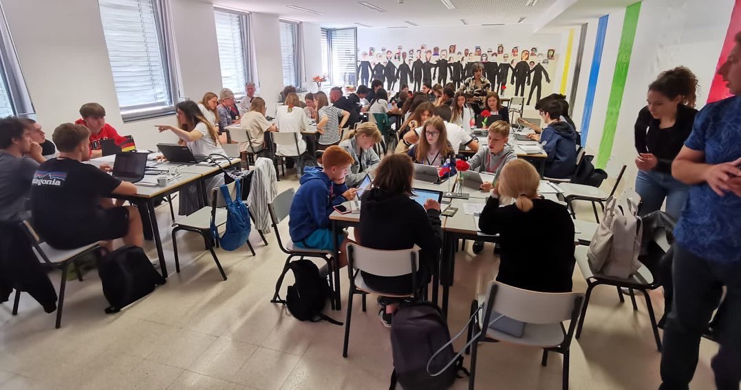 thinkinggreen8's tweet photo. First day of our project in Portugal! We were finally able to meet after all of the problems and we got some great experiences: @inlinguaBFS_IN @CarmelitasSC_VG @sepiegob @EUErasmusPlus #ErasmusPlus #Sustainability #sustainabletourism #Portugal https://t.co/vI82Hy3621