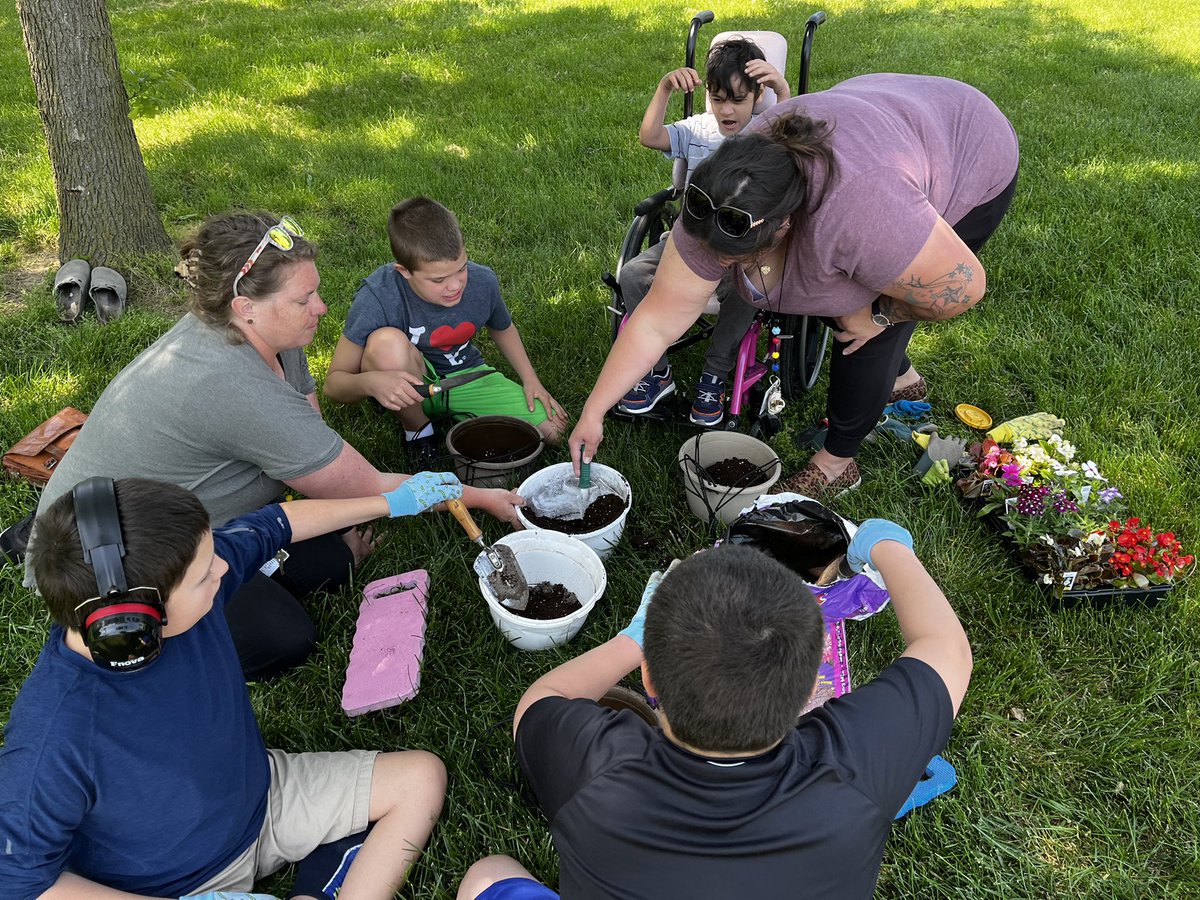 awlswa's tweet image. Planting today! #LandLab @OSLN #STEAM