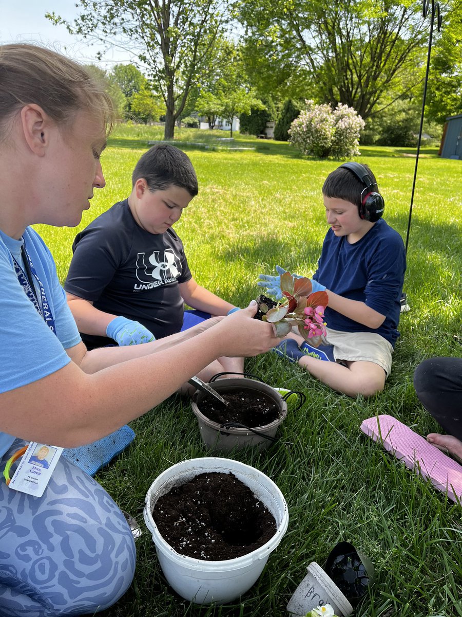 awlswa's tweet image. Planting today! #LandLab @OSLN #STEAM