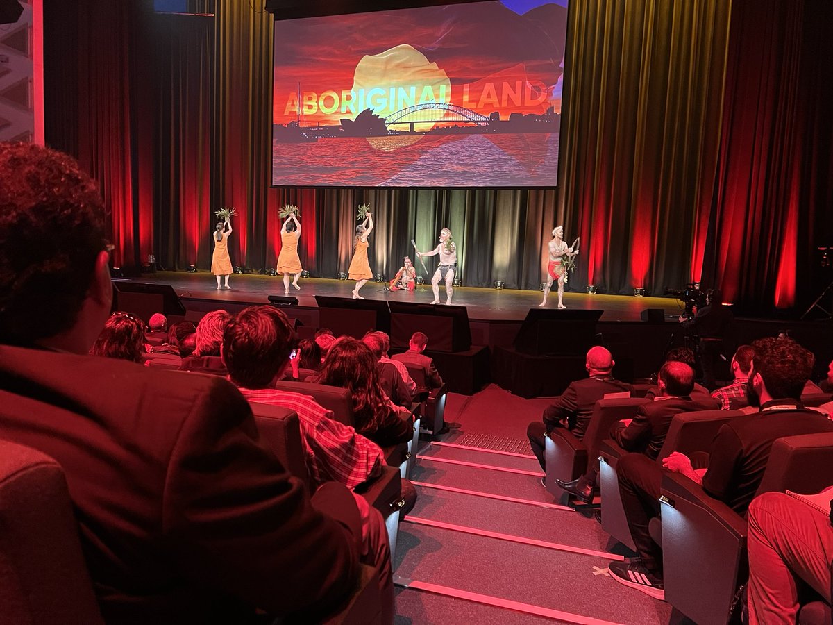 amykins83's tweet photo. Incredible Welcome to Country to kick of #Know22 in #Sydney @ServiceNow https://t.co/U9ZWK9HWto