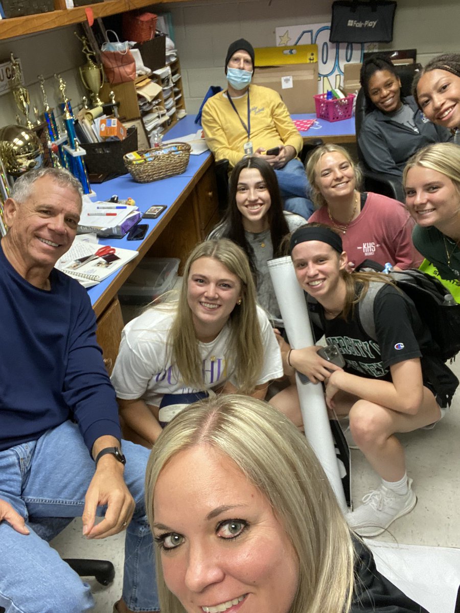 Kgb_hoops's tweet image. Soaking up our last few days together 💙💛 @KISDAthletics @Gosset41 @HSwfaa @MrsSimmonsKHS